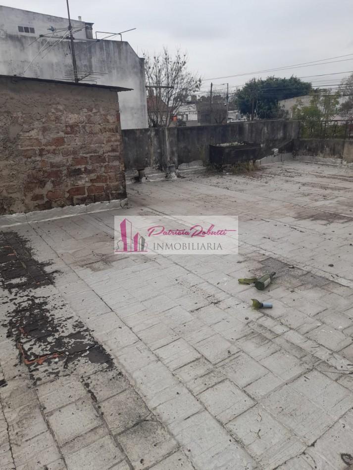 En Venta Casa con Lote Libre Terreno en Villa Lugano 4
