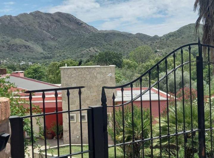 SE VENDE EXCLUSIVA CASA EN POTRERO DE LOS FUNES 4