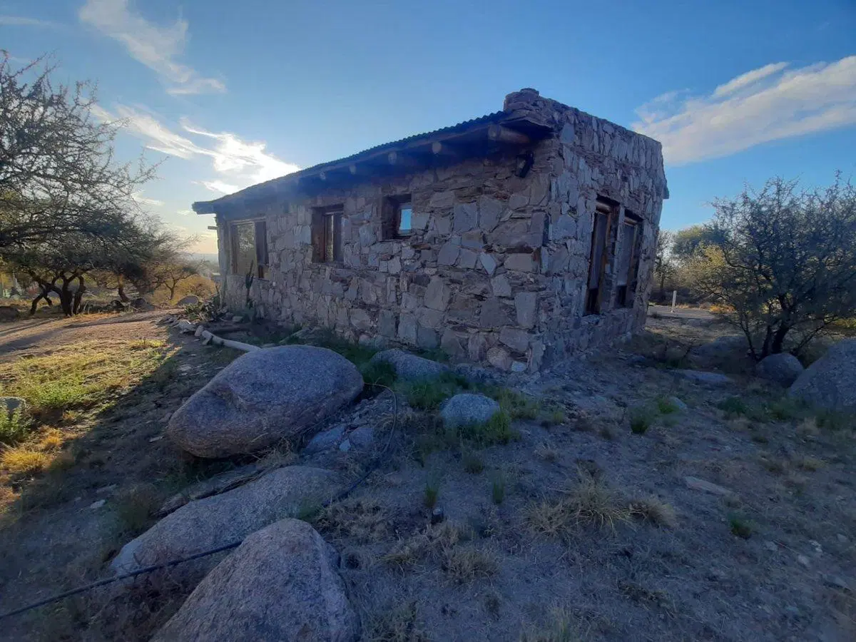 VENTA CABAÑA DE PIEDRA LOS MOLLES 2