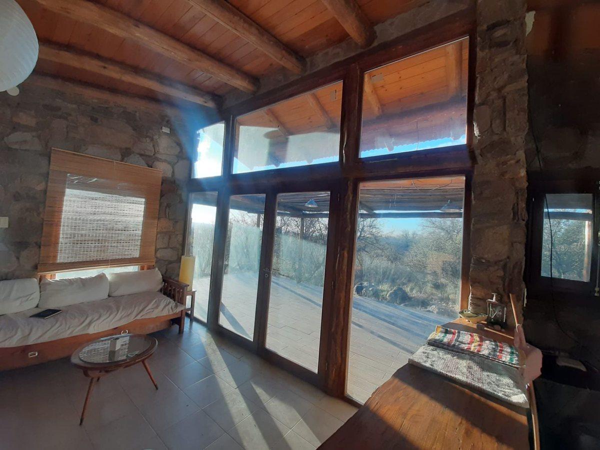 VENTA CABAÑA DE PIEDRA LOS MOLLES