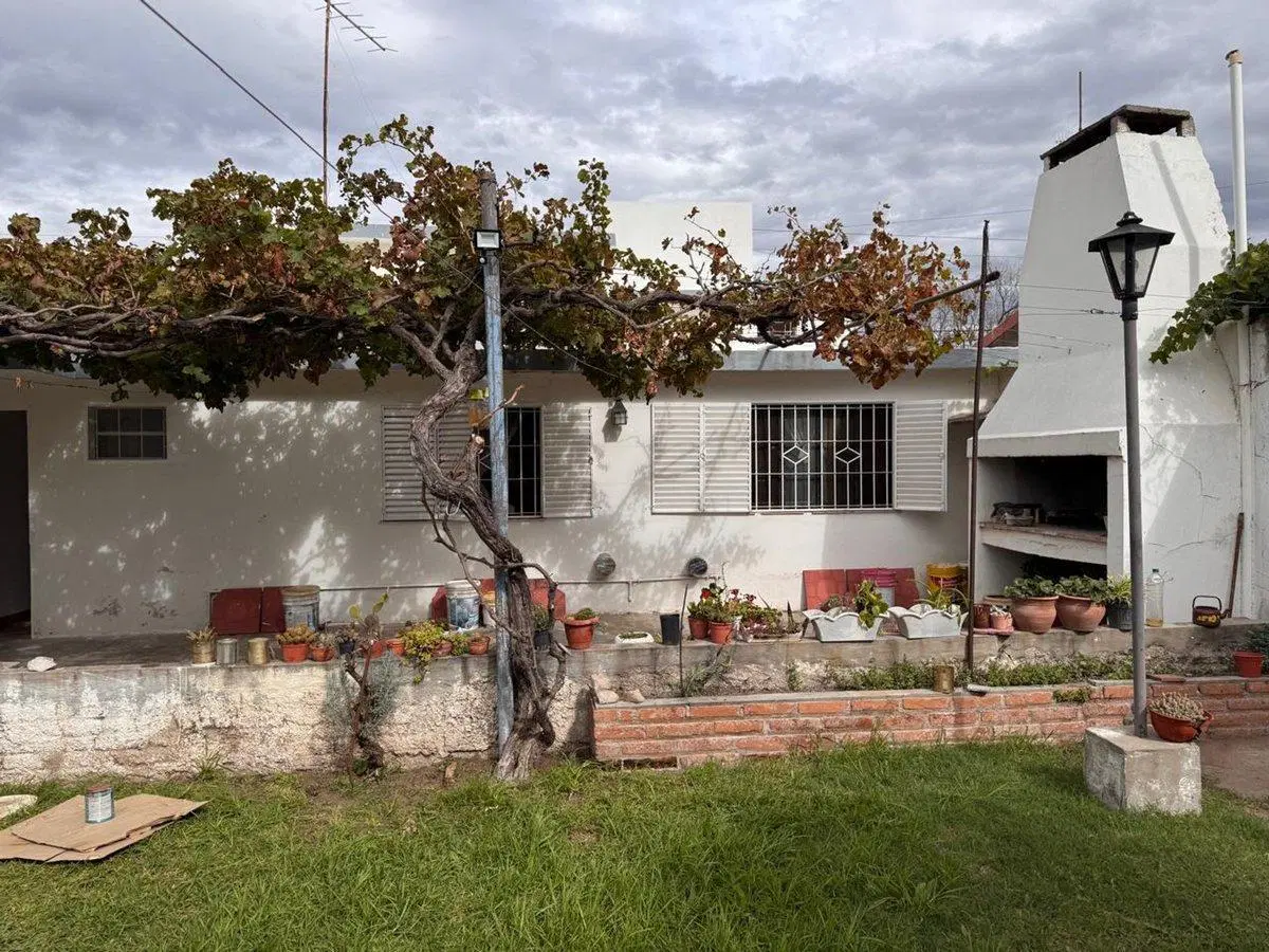 CASA EN VENTA EN JUANA KOSLAY SAN LUIS 4