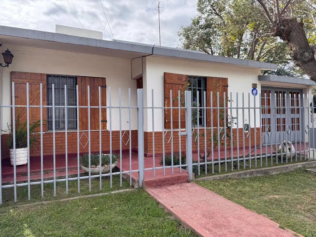 CASA EN VENTA EN JUANA KOSLAY SAN LUIS 2