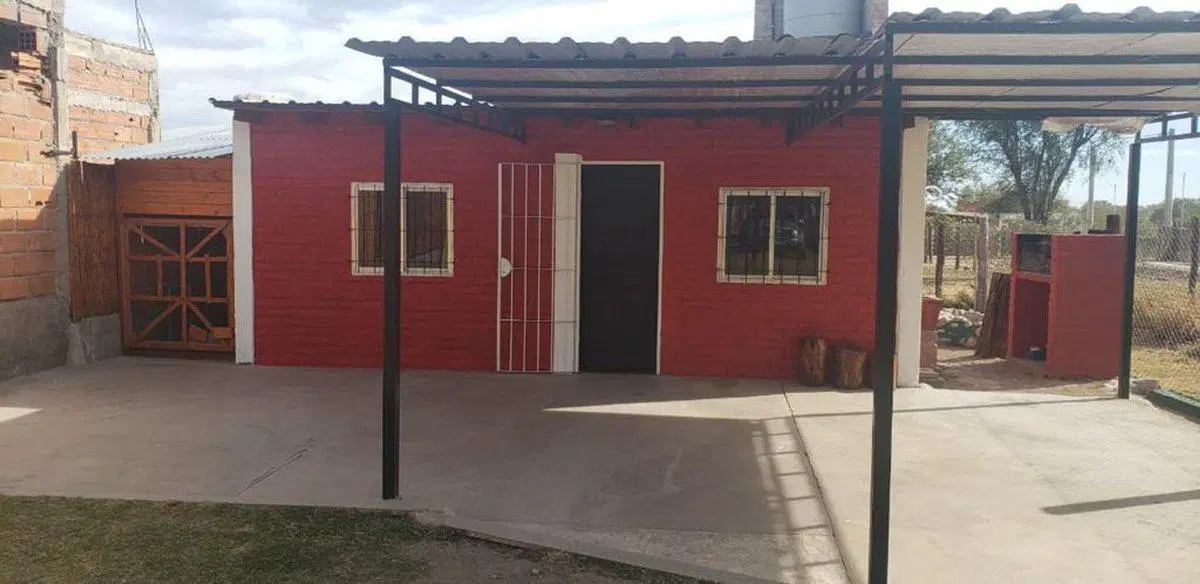 VENDO CASA MONOAMBIENTE CON PILETA EN NOGOLÍ- SL 3