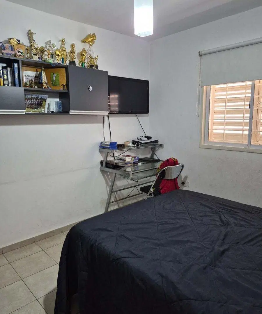 Casa de 2 Plantas + Local Comercial - Oportunidad 4