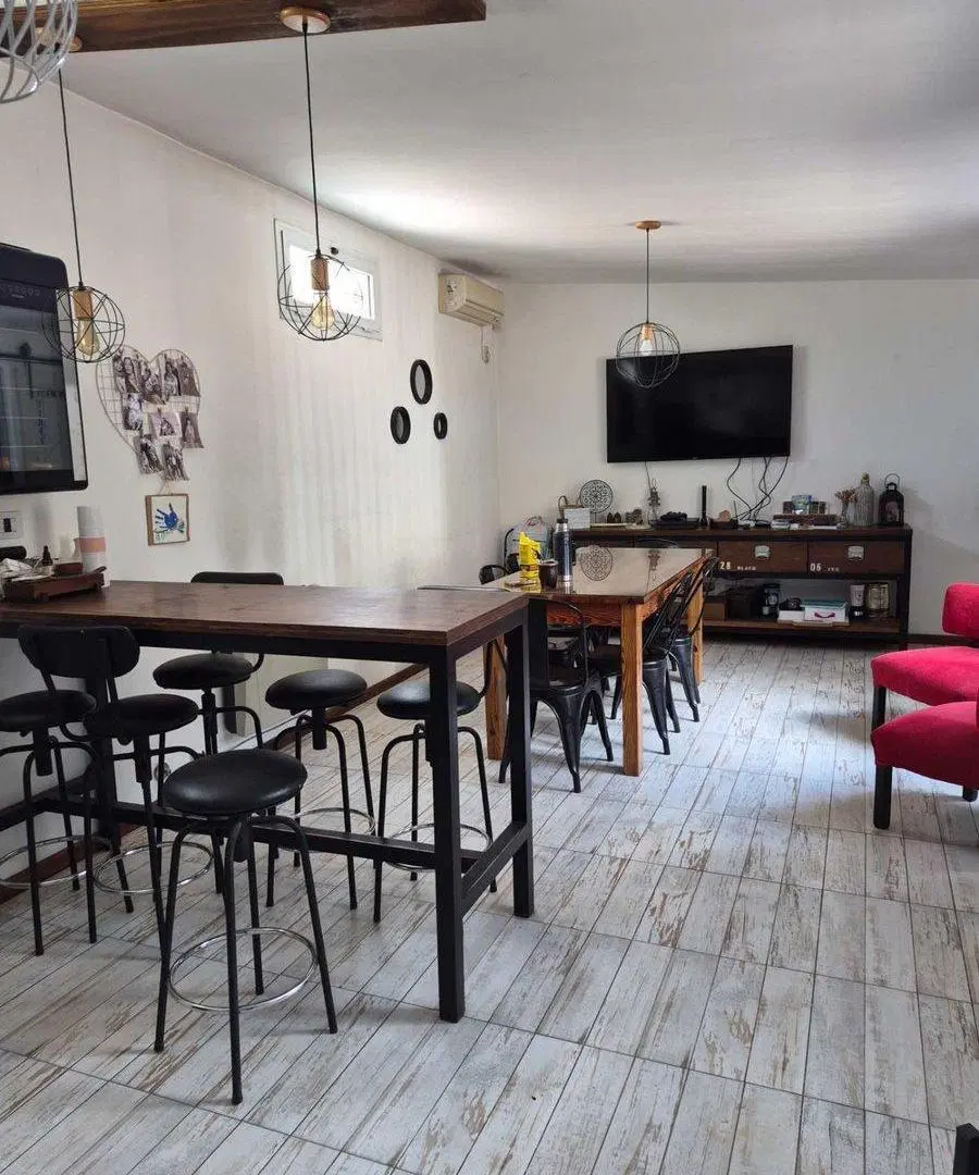 Casa de 2 Plantas + Local Comercial - Oportunidad 5