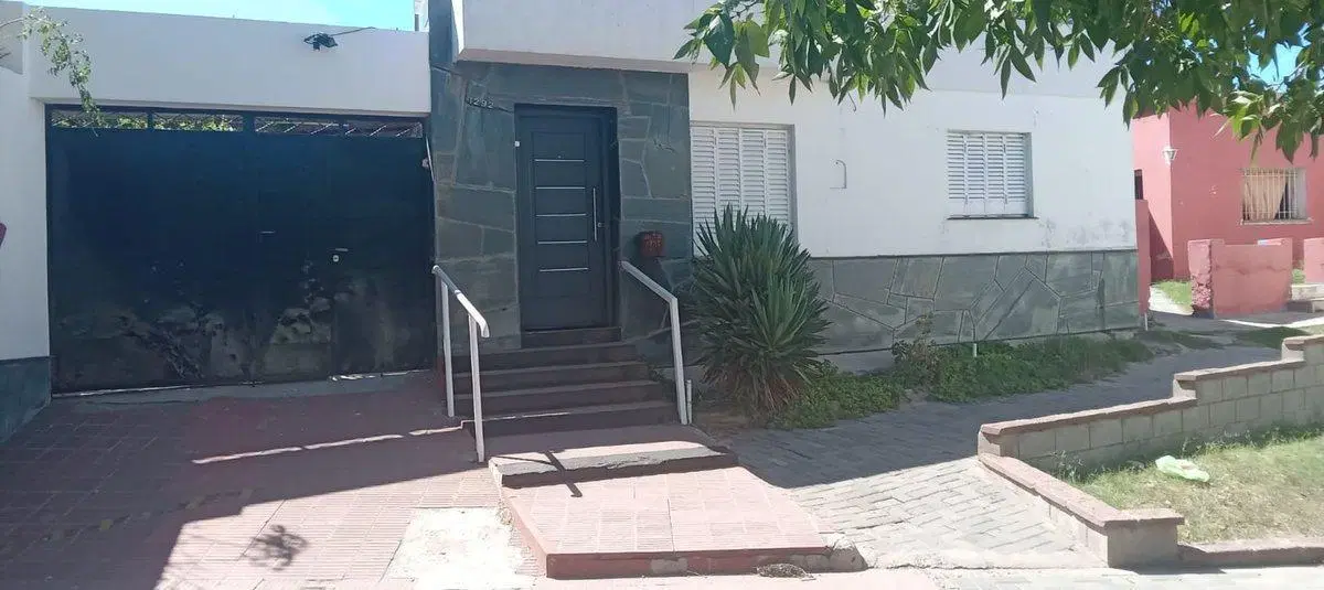 propiedad en venta: Casa + departamento San Luis 2