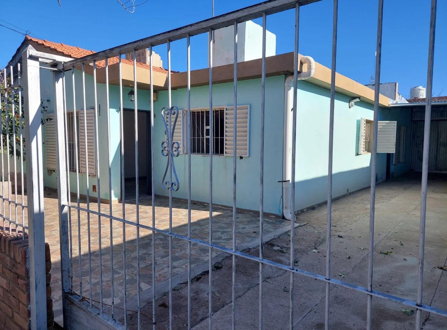 URGENTE VENTA CASA 2 DORM + QUINCHO - B° 114 VIV.