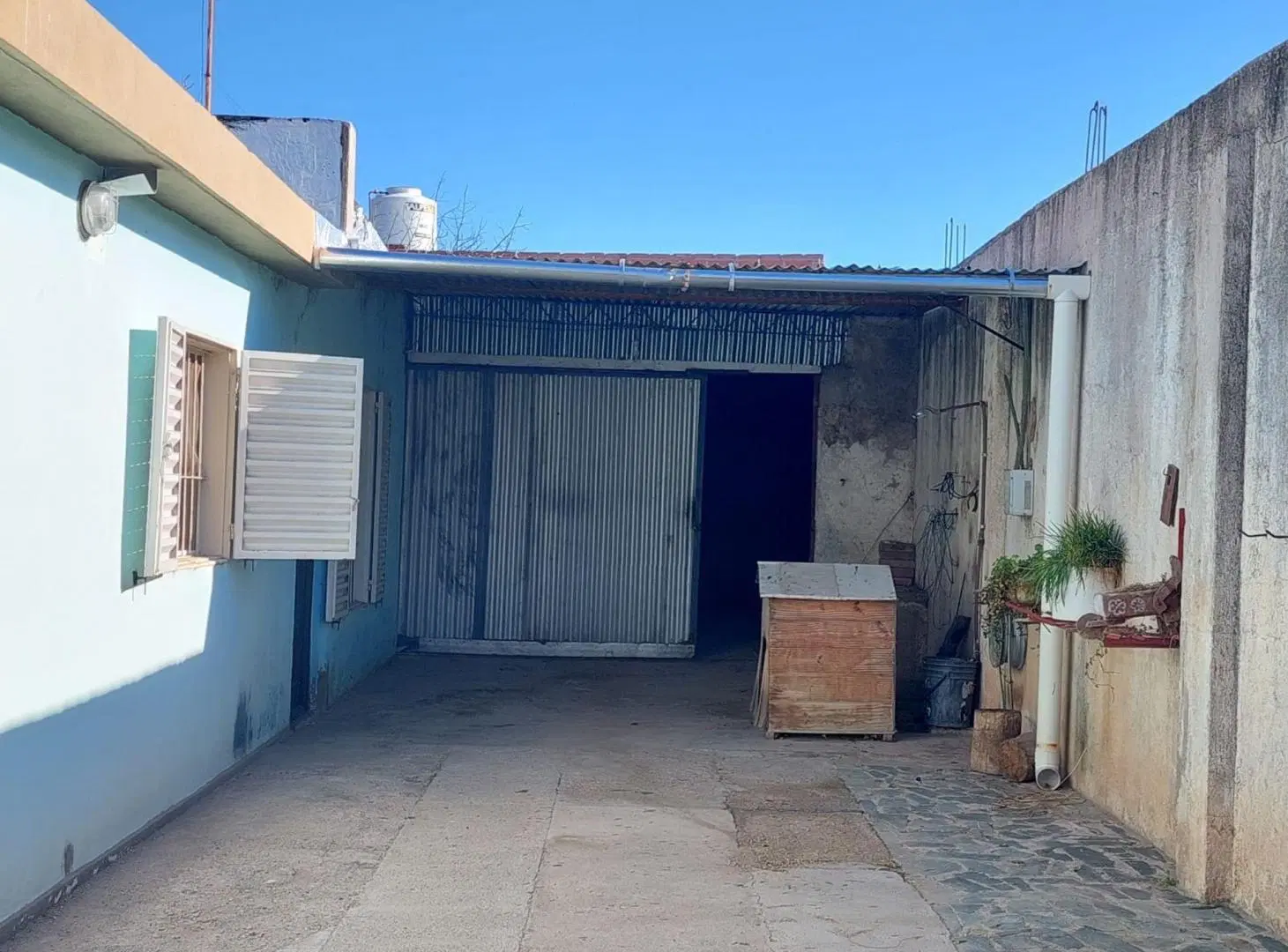 URGENTE VENTA CASA 2 DORM + QUINCHO - B° 114 VIV. 3