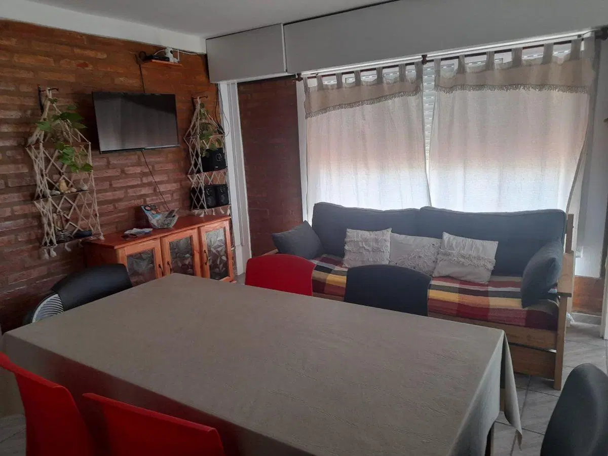 CASA CON 2 DPTOS - AYRES DE LARCA - APTO CREDITO 2