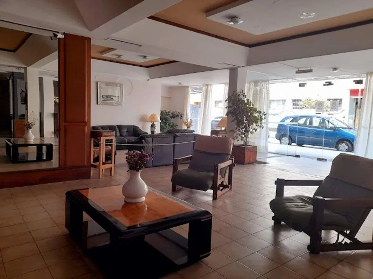 SE VENDE HOTEL CENTRICO MAS LOCALES, COCHERAS 4