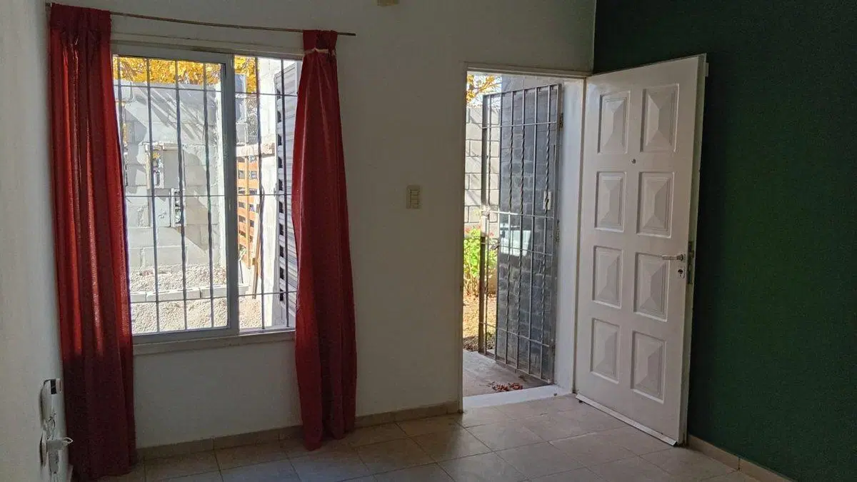 VENDO CASA - VILLA MERCEDES B°500 VIV. OPORTUNIDAD 4
