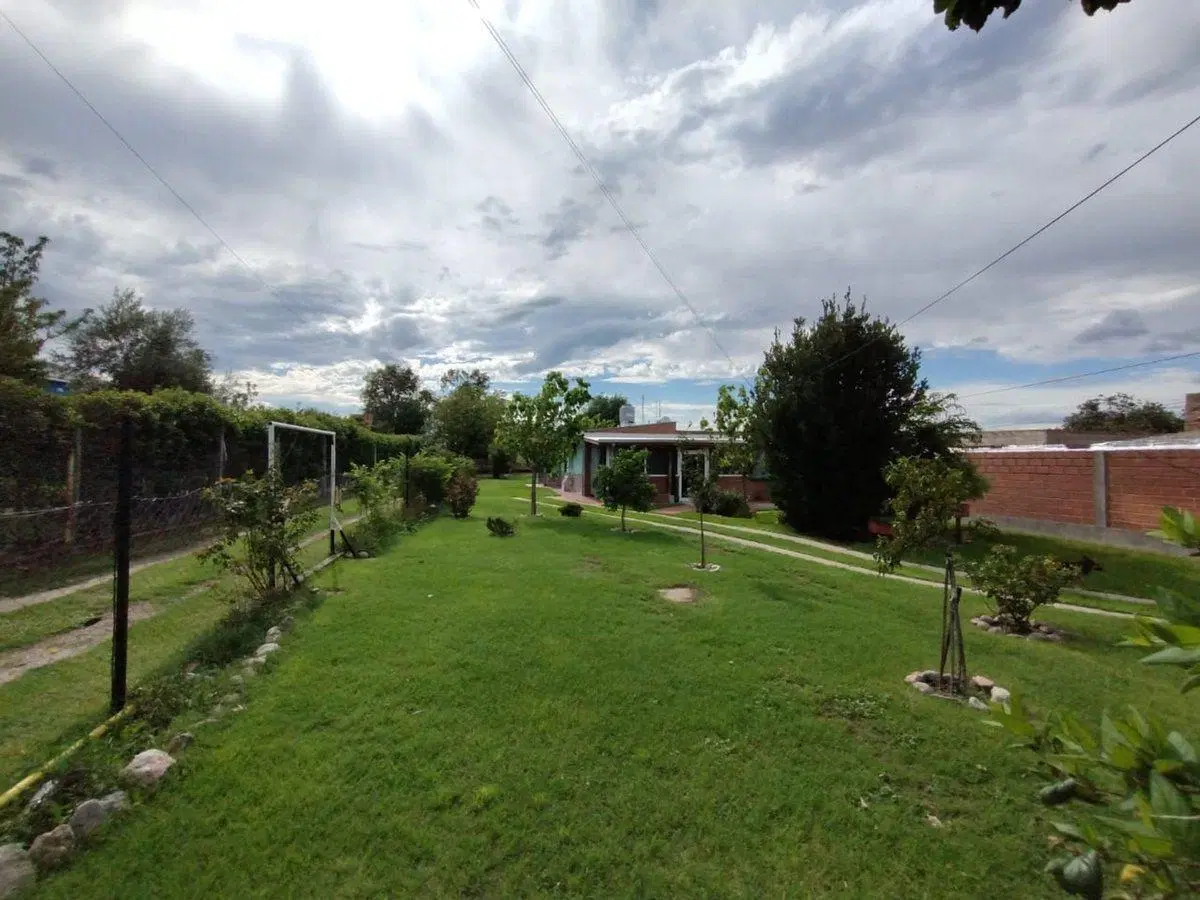VENDE CASA Y 2 DEPARTAMENTO JUANA KOSLAY SAN LUIS 3