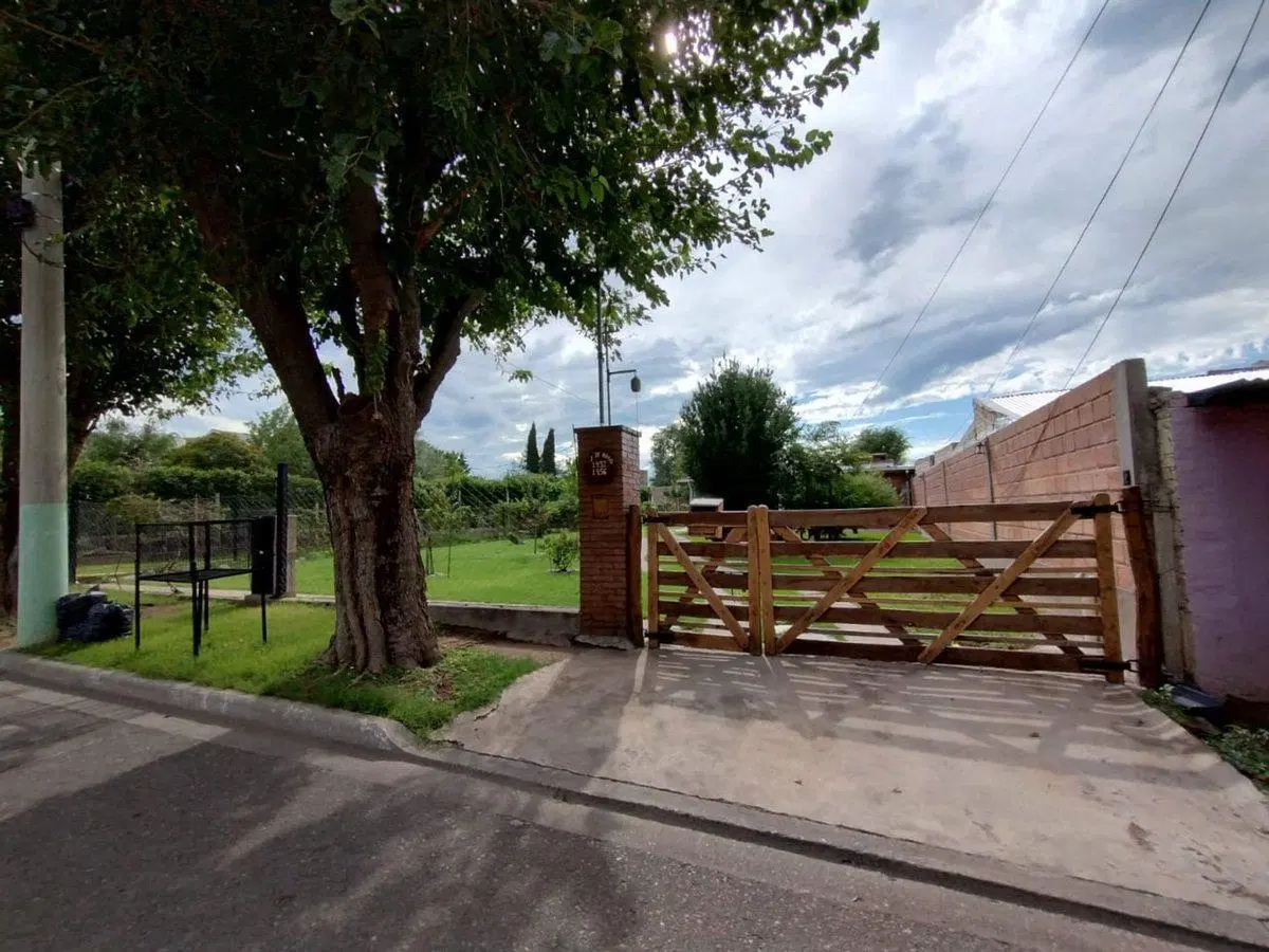 VENDE CASA Y 2 DEPARTAMENTO JUANA KOSLAY SAN LUIS 2