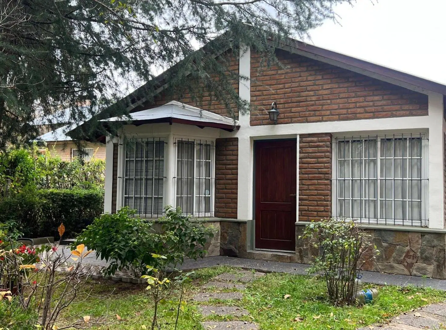 SE ALQUILA CASA EN LAS CHACRAS 5