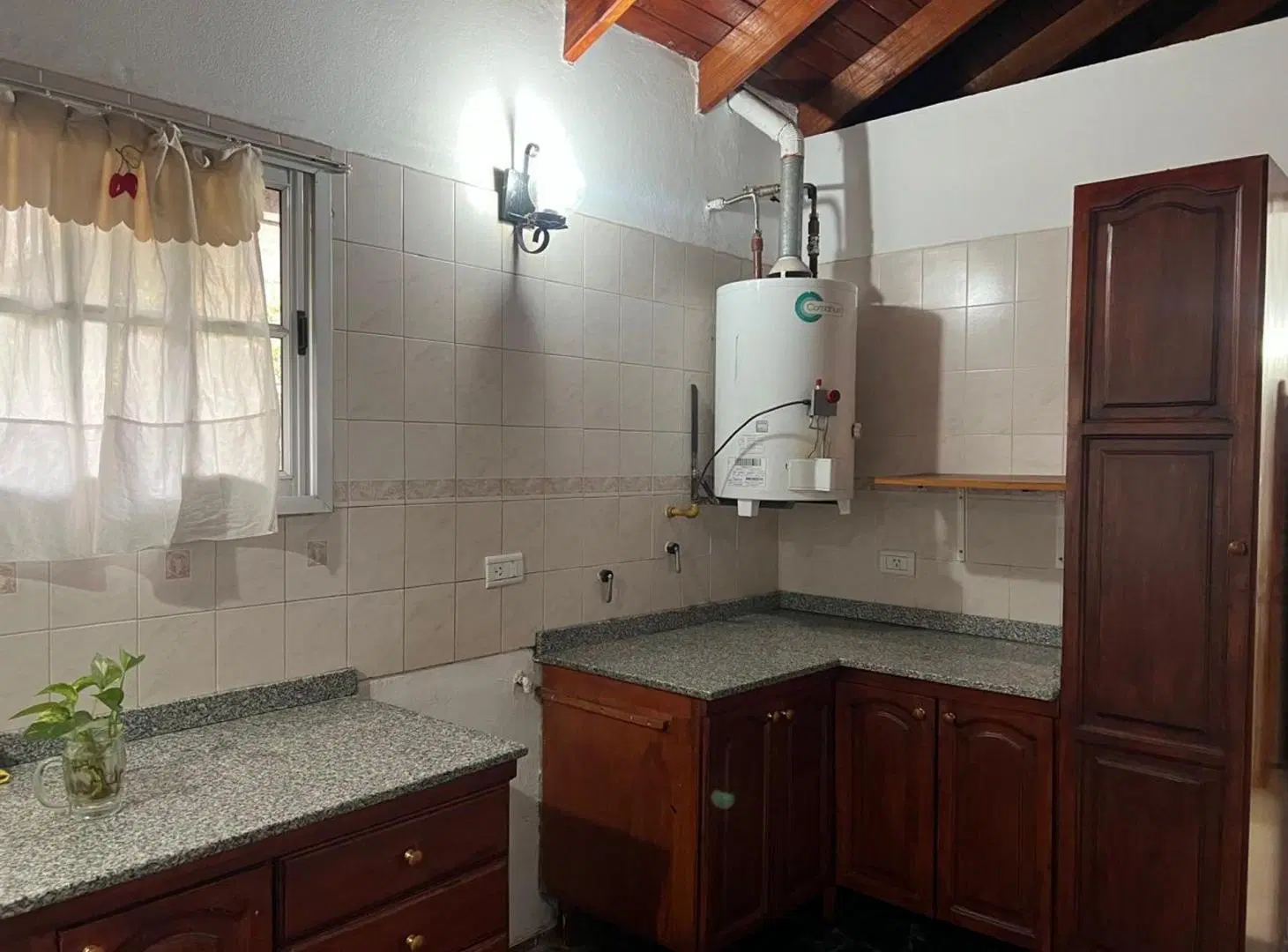 SE ALQUILA CASA EN LAS CHACRAS 3