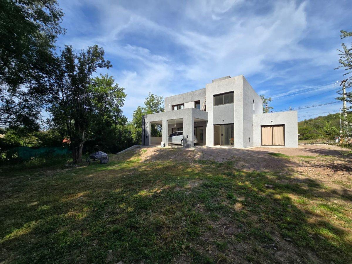 VENTA CASA EN JUANA KOSLAY SAN LUIS