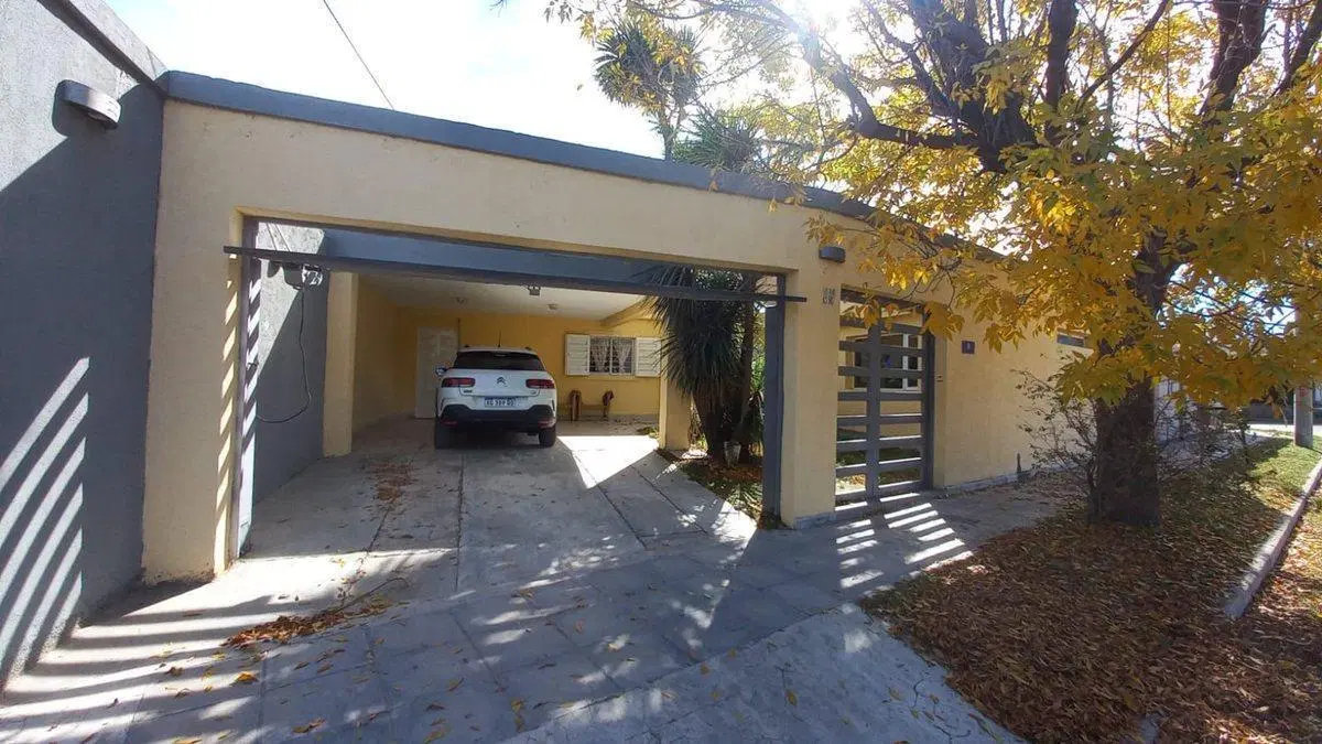VENDE CASA Bº LOS EUCALIPTOS - JUANA KOSLAY - SL 4