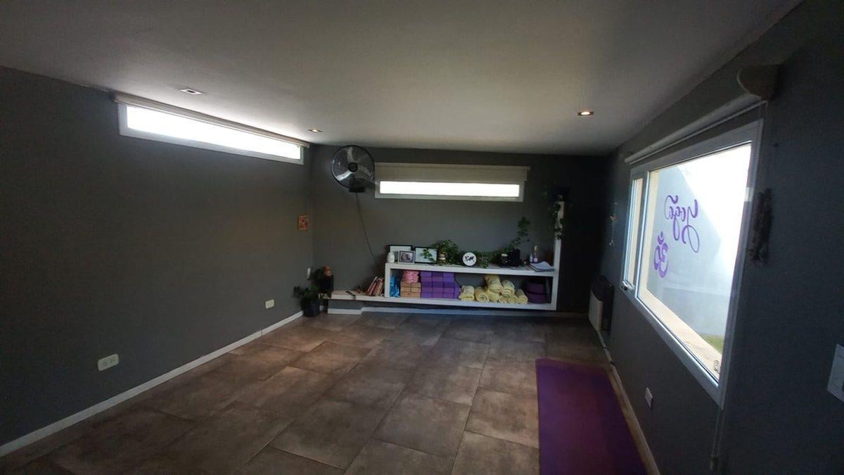 VENDE CASA Bº LOS EUCALIPTOS - JUANA KOSLAY - SL