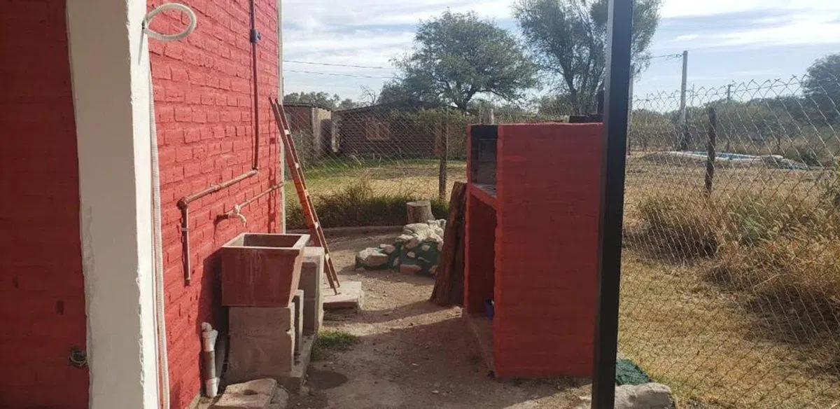 VENDO CASA MONOAMBIENTE CON PILETA EN NOGOLÍ- SL 5