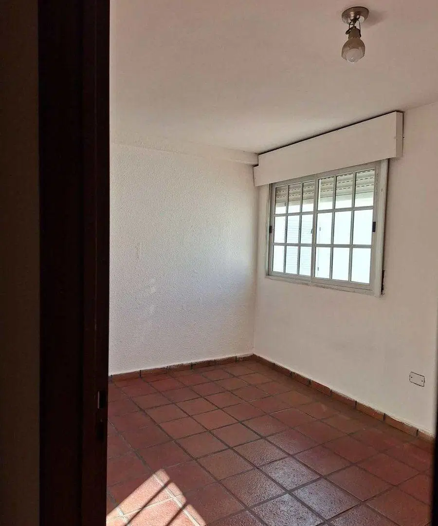 Venta casa y departamento con patio y pileta 4