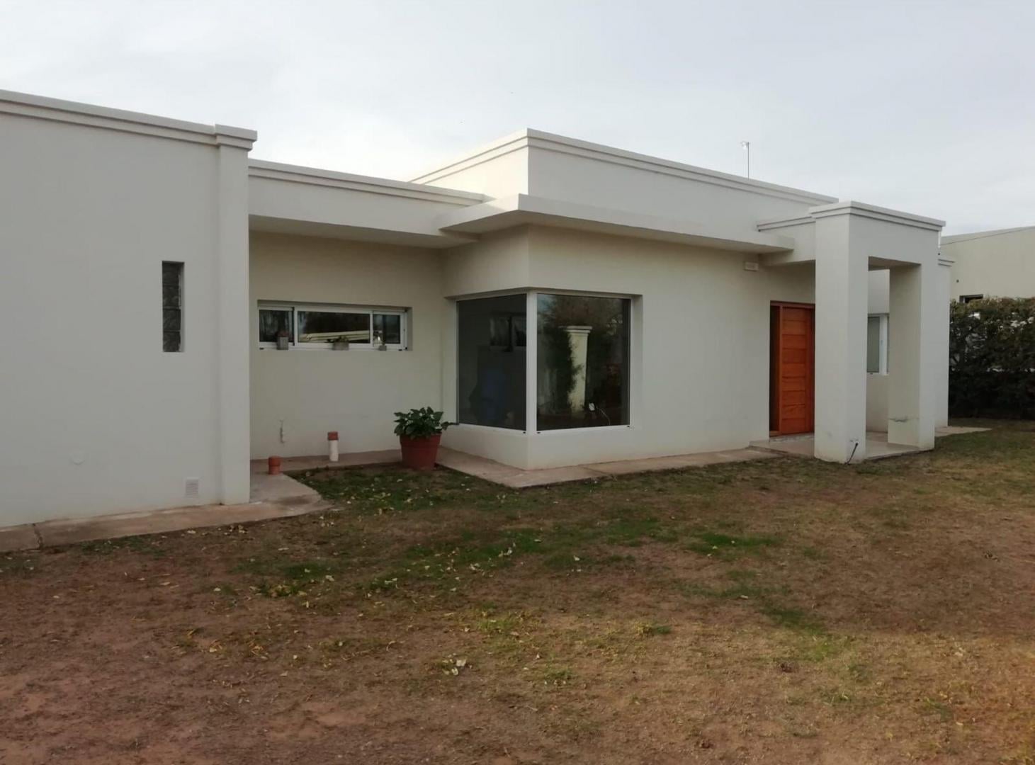 VENTA DE CASA DE NIVEL ZONA RESIDENCIAL EXCLUSIVA