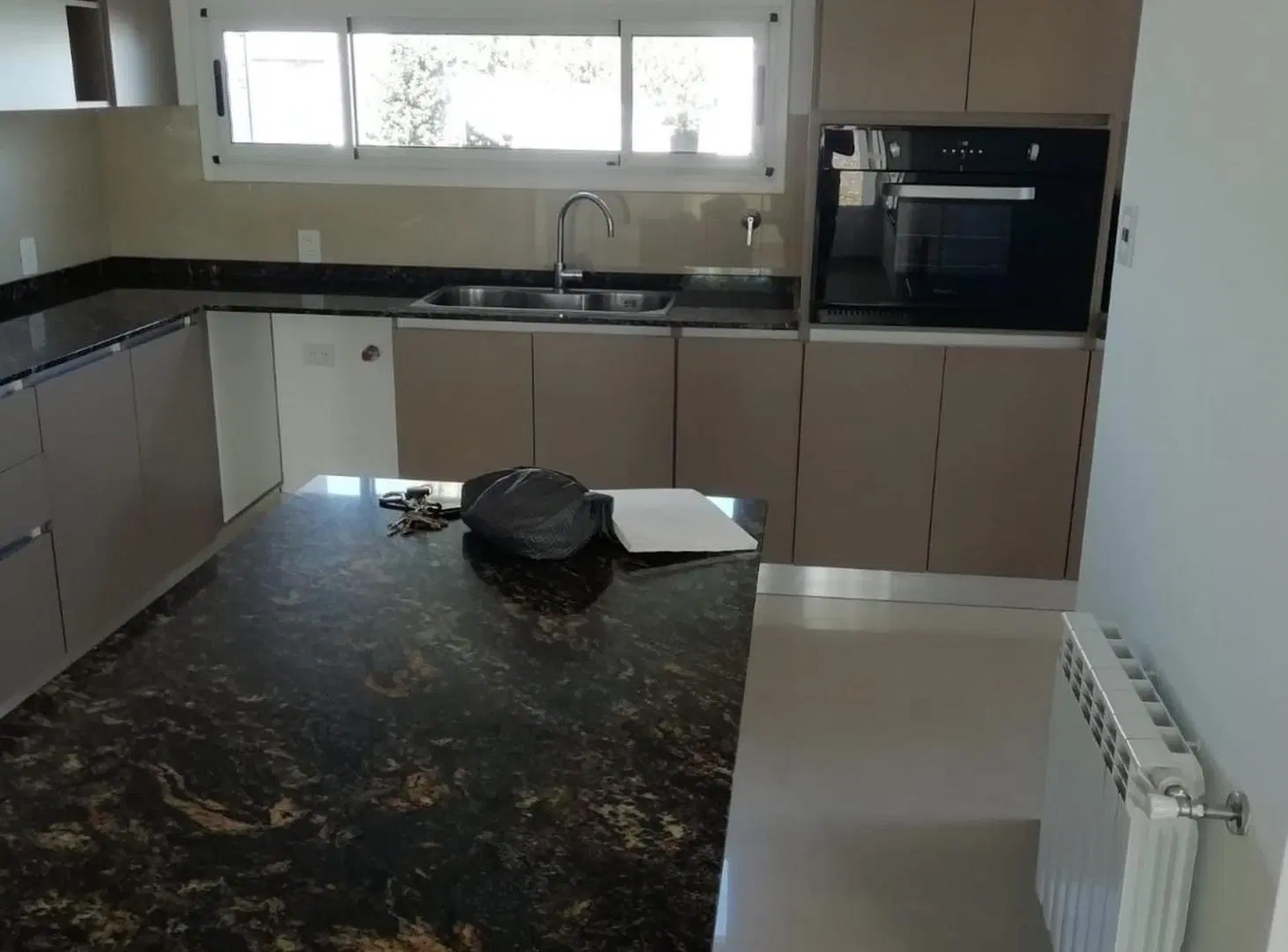 VENTA DE CASA DE NIVEL ZONA RESIDENCIAL EXCLUSIVA 2
