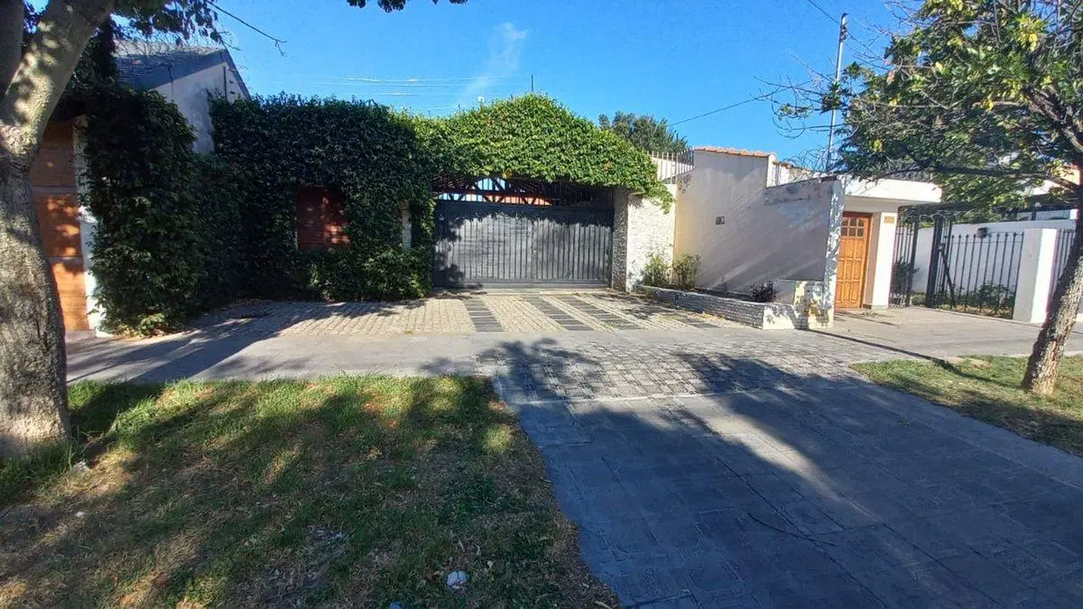 VENDE CASA ZONA POLICLINICO - SAN LUIS 2