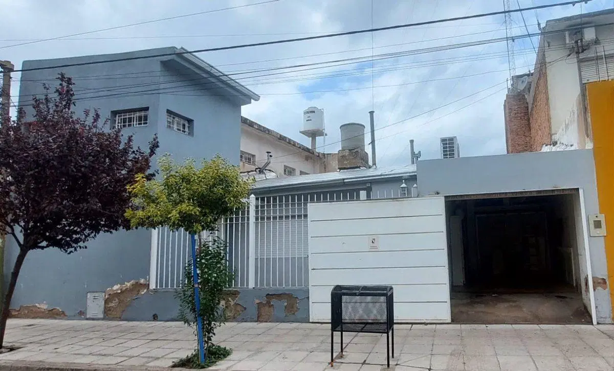 ALQUILER CASA CENTRICA GRANDE CON DEPTO 1
