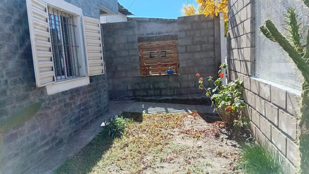 VENDO CASA DE  3 AMBIENTES - VILLA MERCEDES 8