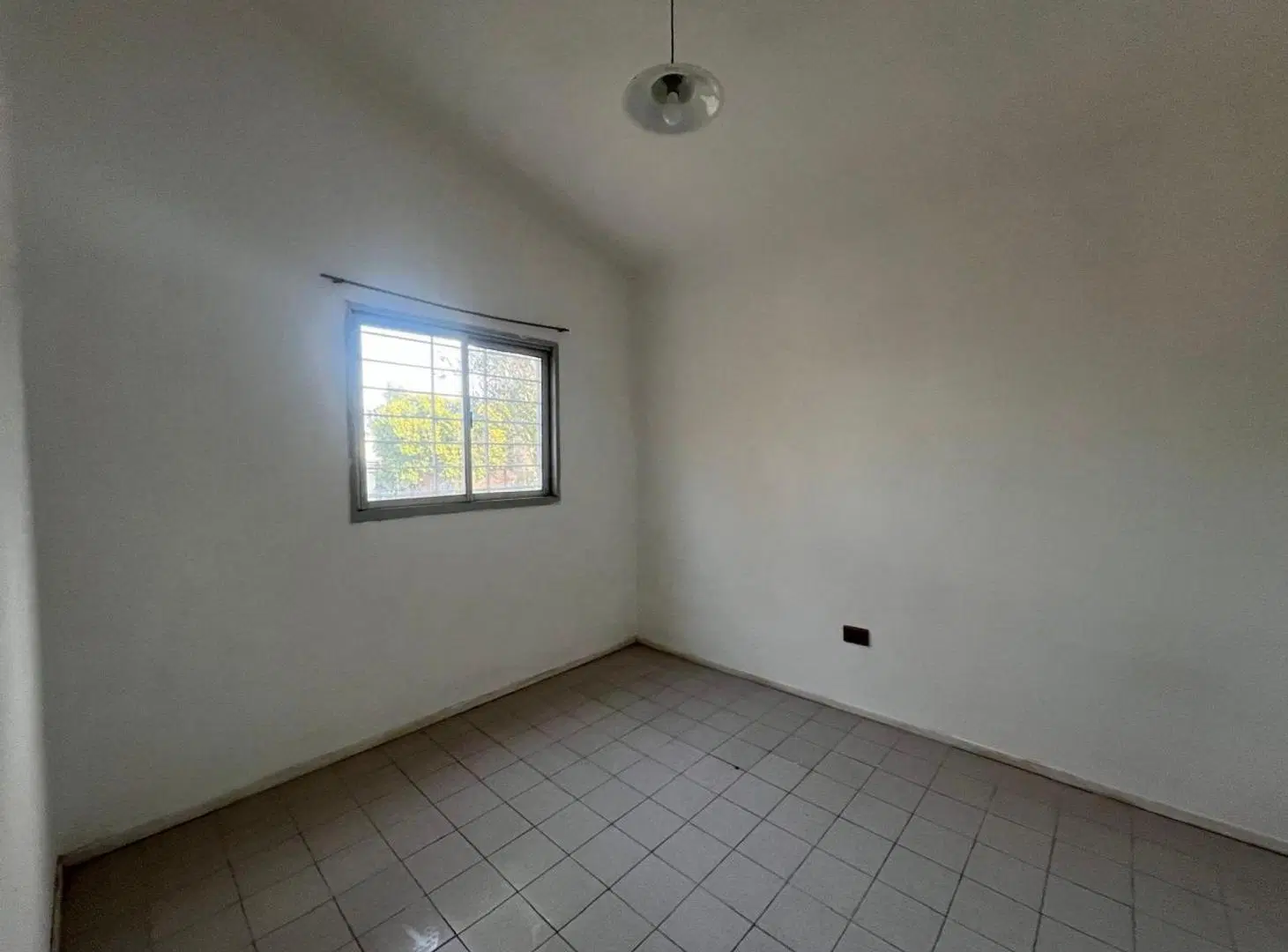 VENTA DE CASA EN BARRIO LOS LAPACHOS LA PUNTA 8