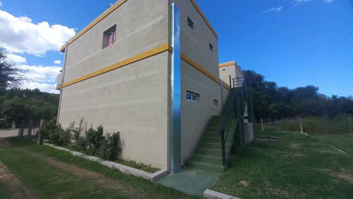 VENDE LOCALES + DPTOS ZONA JUANA KOS.- SAN LUIS 2