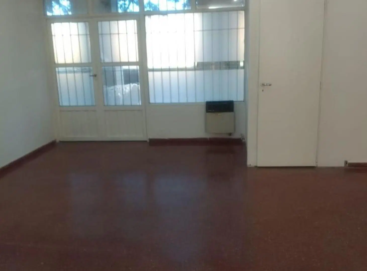 Alquiler de local comercial sobre av. Ilia 3