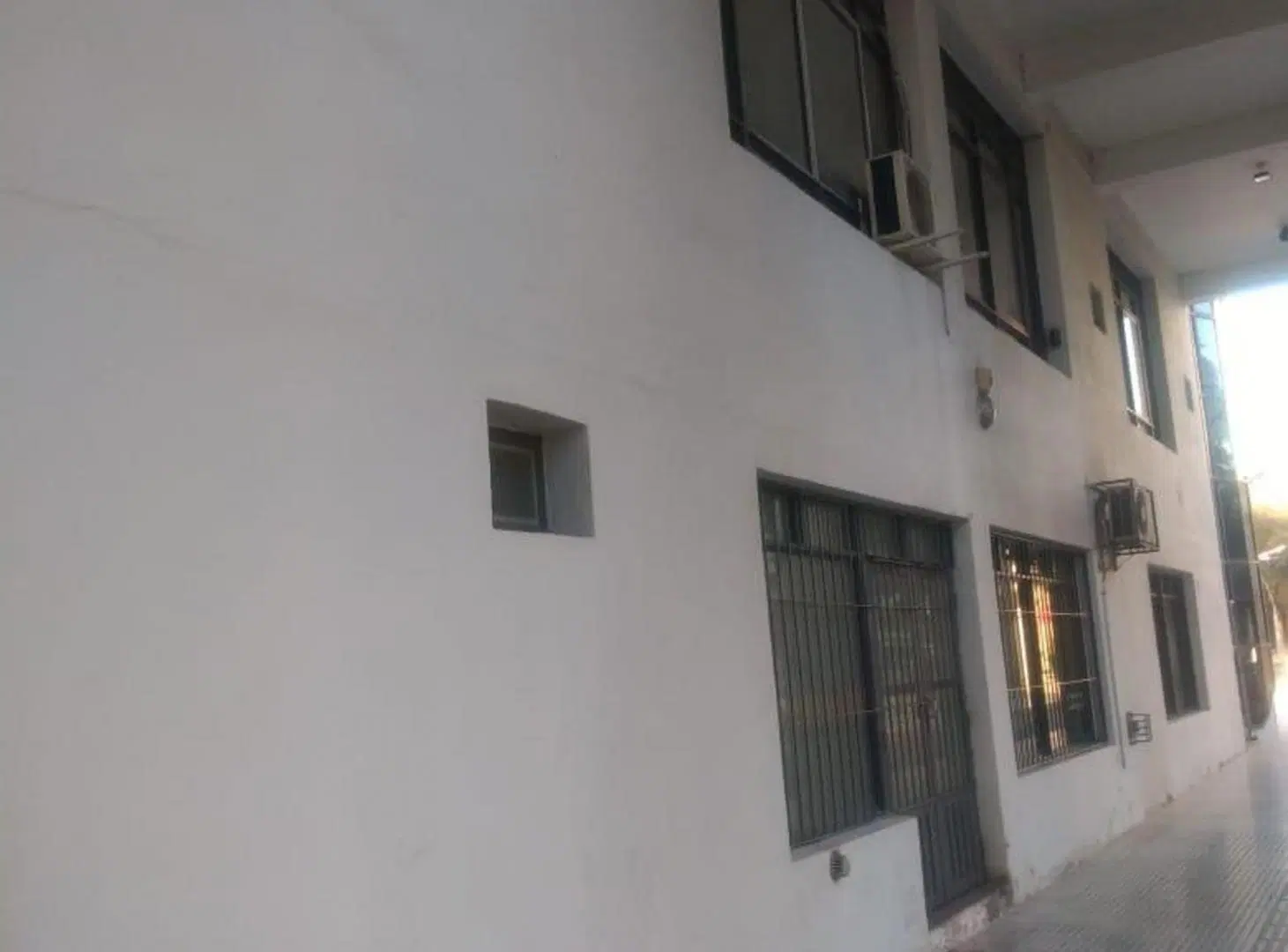 Alquiler de local comercial sobre av. Ilia 2