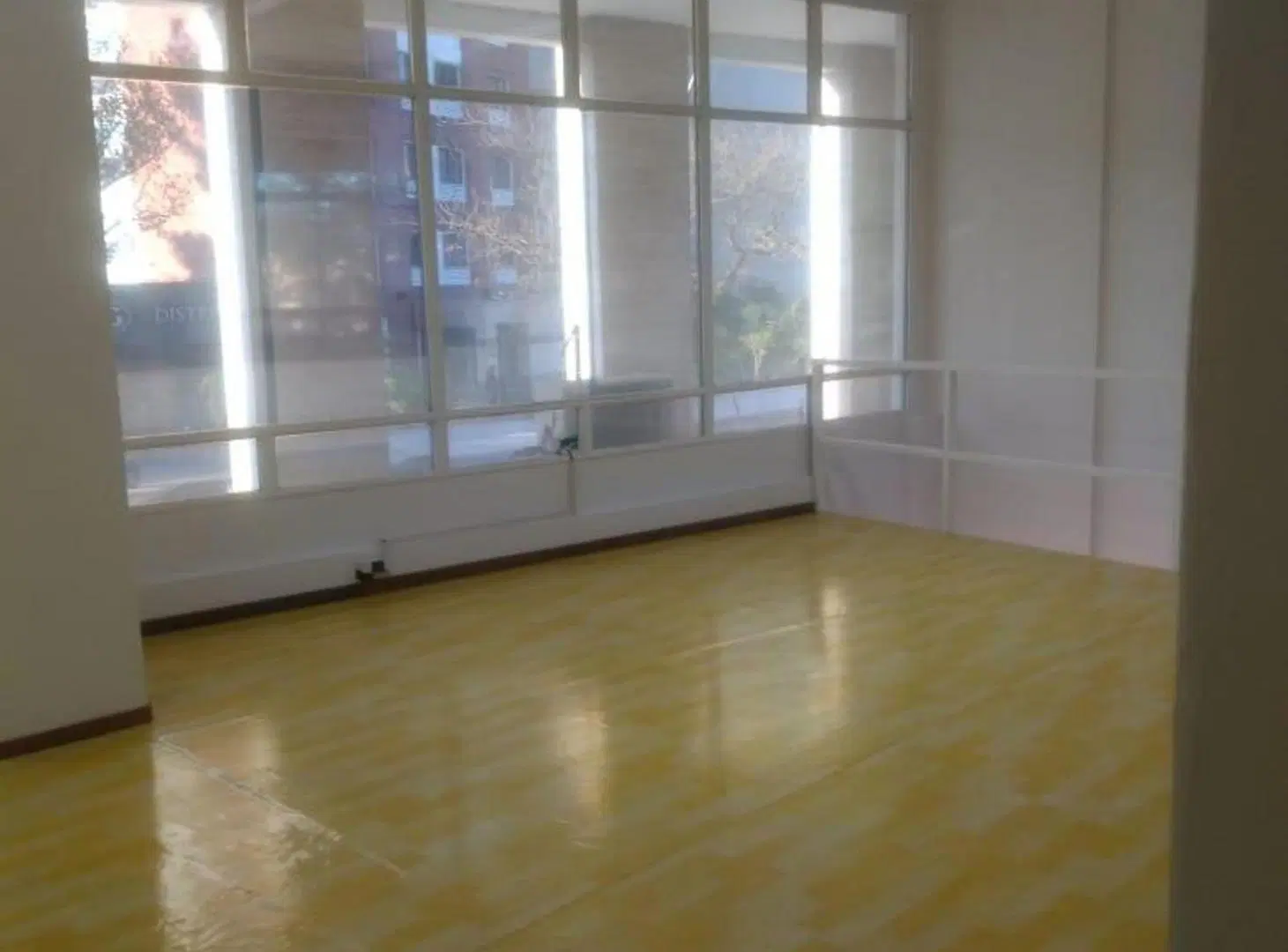 Alquiler de local comercial sobre av. Ilia 4