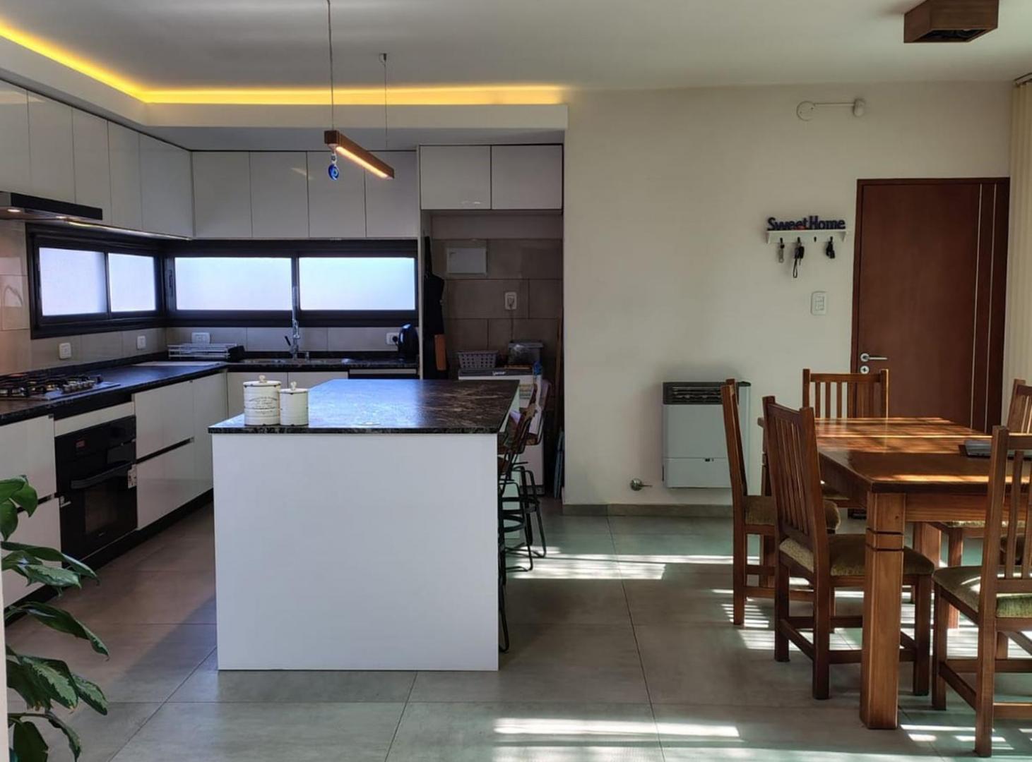 Foto de VENDE EXCLUSICA CASA Bº PRIVADO LAS LAJAS SAN LUIS, imagen 3