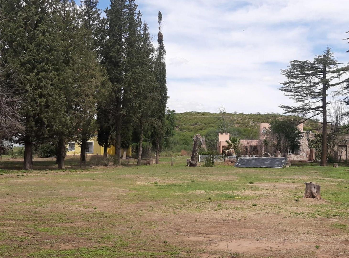 Foto de VENTA EN JUANA KOSLAY 2 CASAS EN AMPLIO TERRENO, imagen 1