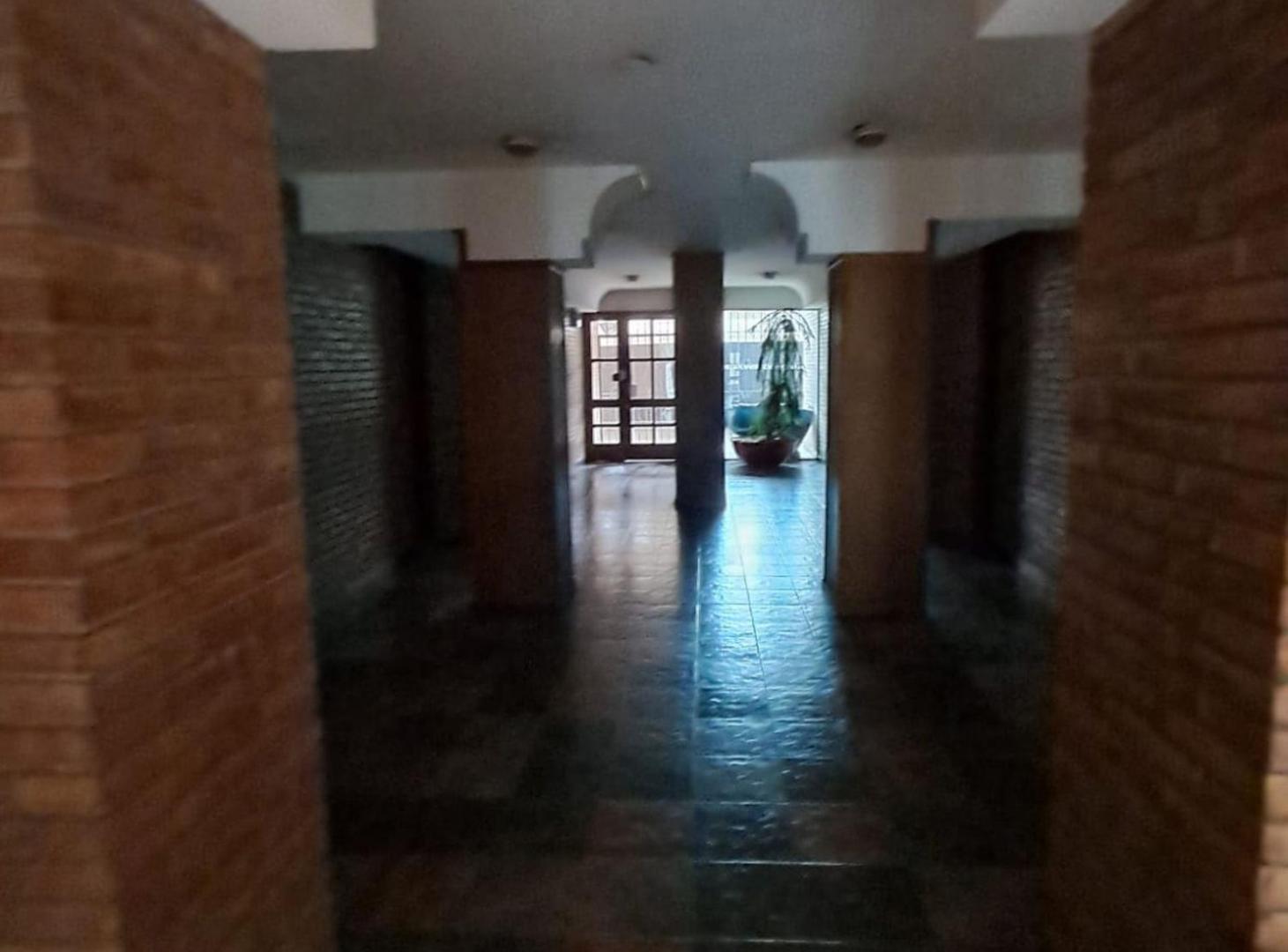 Foto de Depto. 4 ambientes en venta sobre calle Pringles, imagen 2