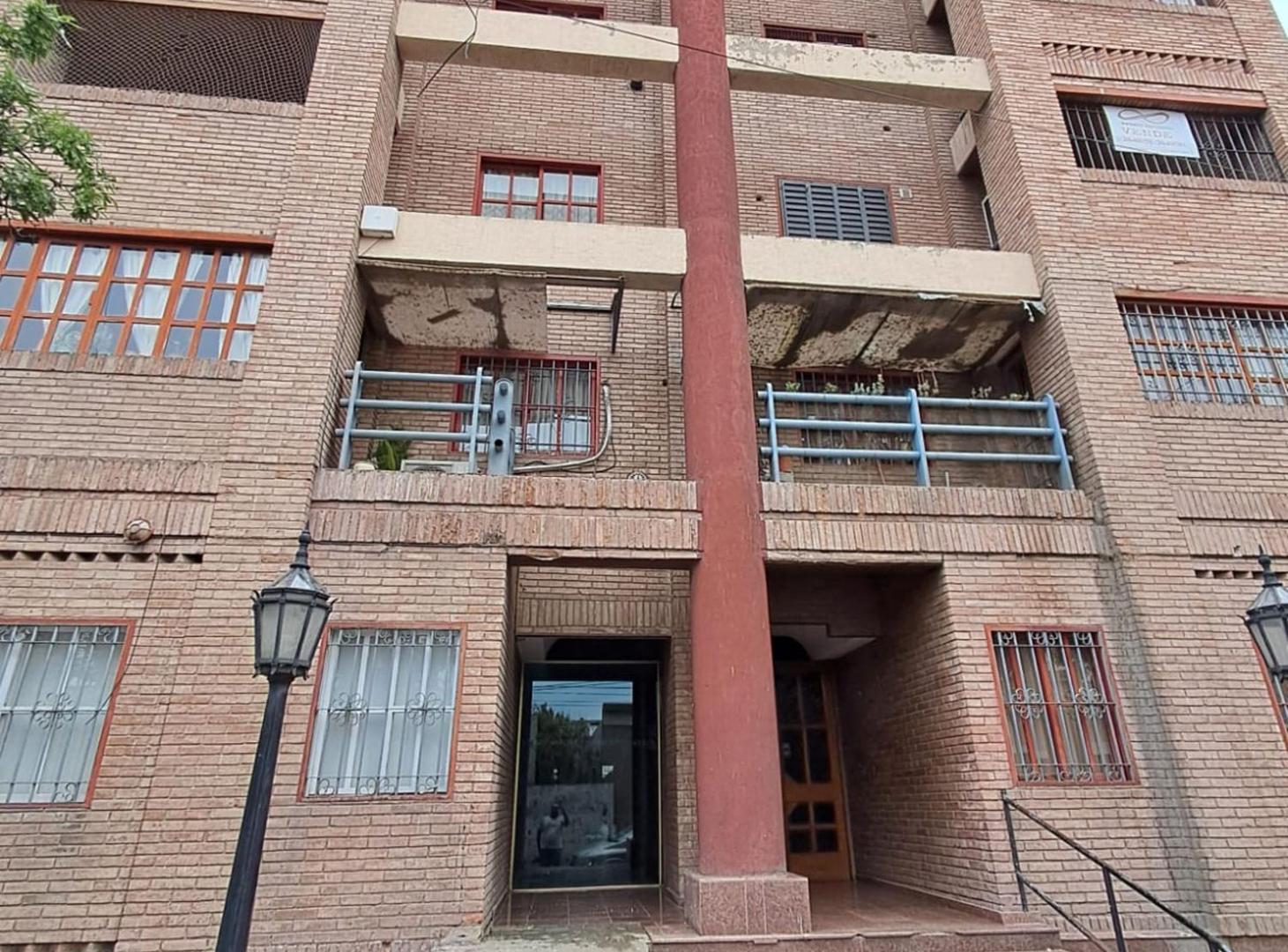 Foto de Depto. 4 ambientes en venta sobre calle Pringles, imagen 1