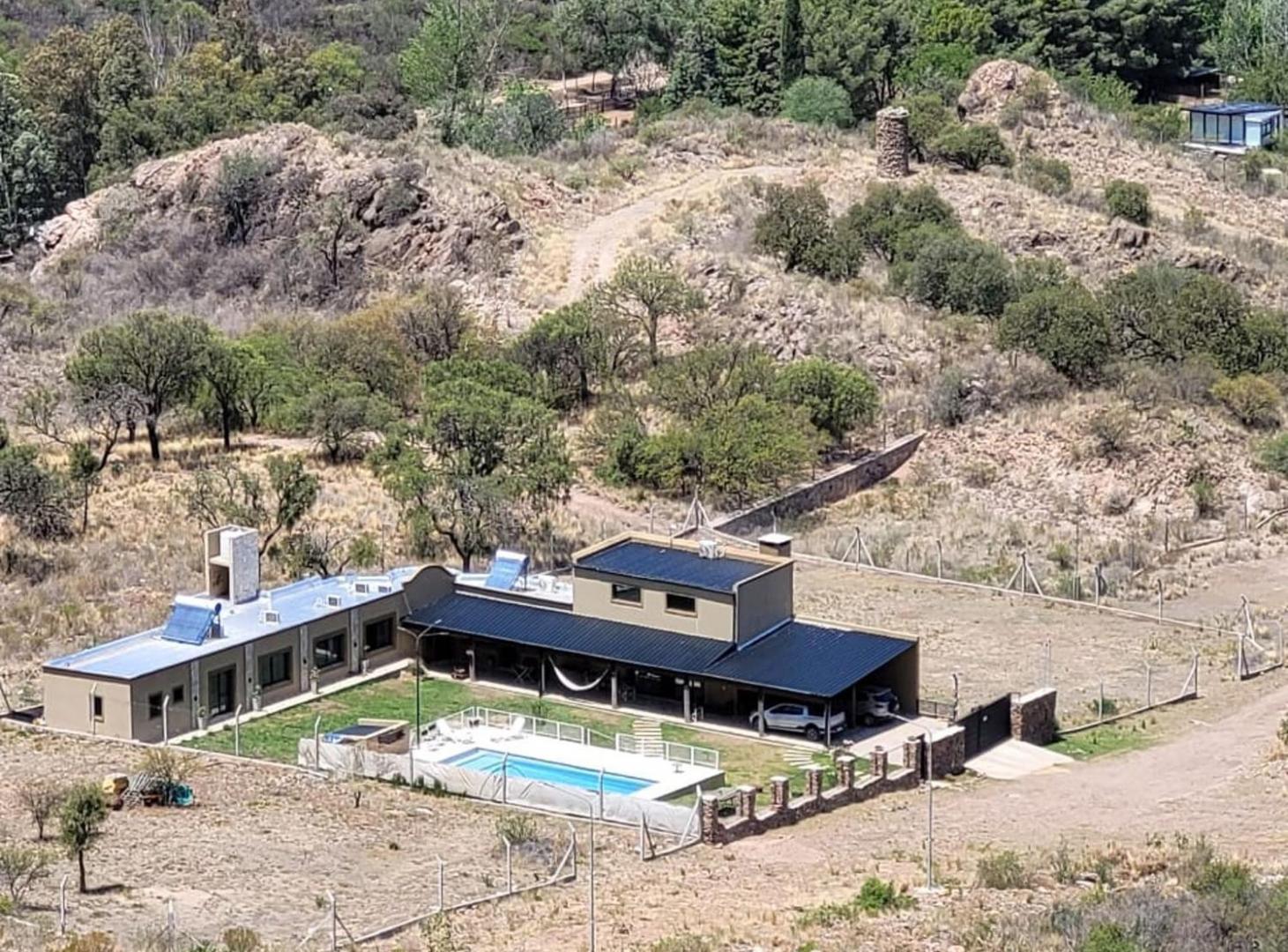 Foto de SE VENDE IMPORTANTE CASA AL PIE DE LAS SIERRAS, imagen 1