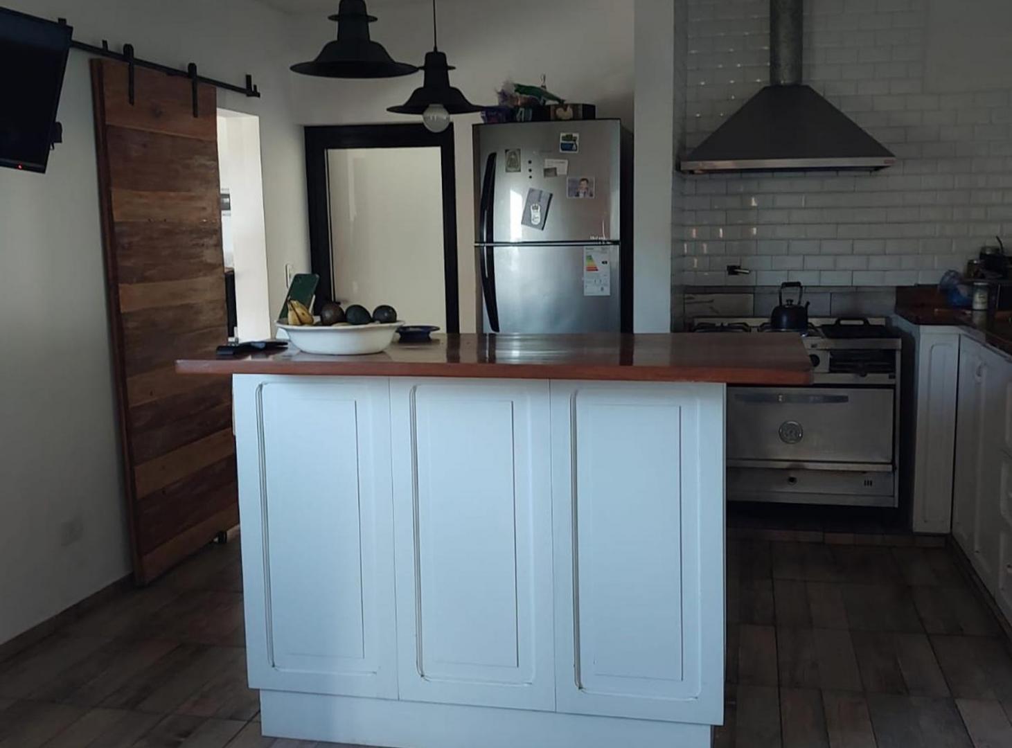 Foto de SE VENDE IMPORTANTE CASA AL PIE DE LAS SIERRAS, imagen 4