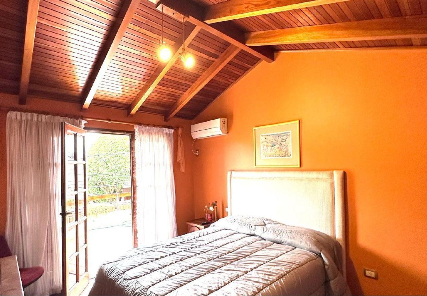 Foto de Casa de categoría con pileta y quincho - San Luis, imagen 4