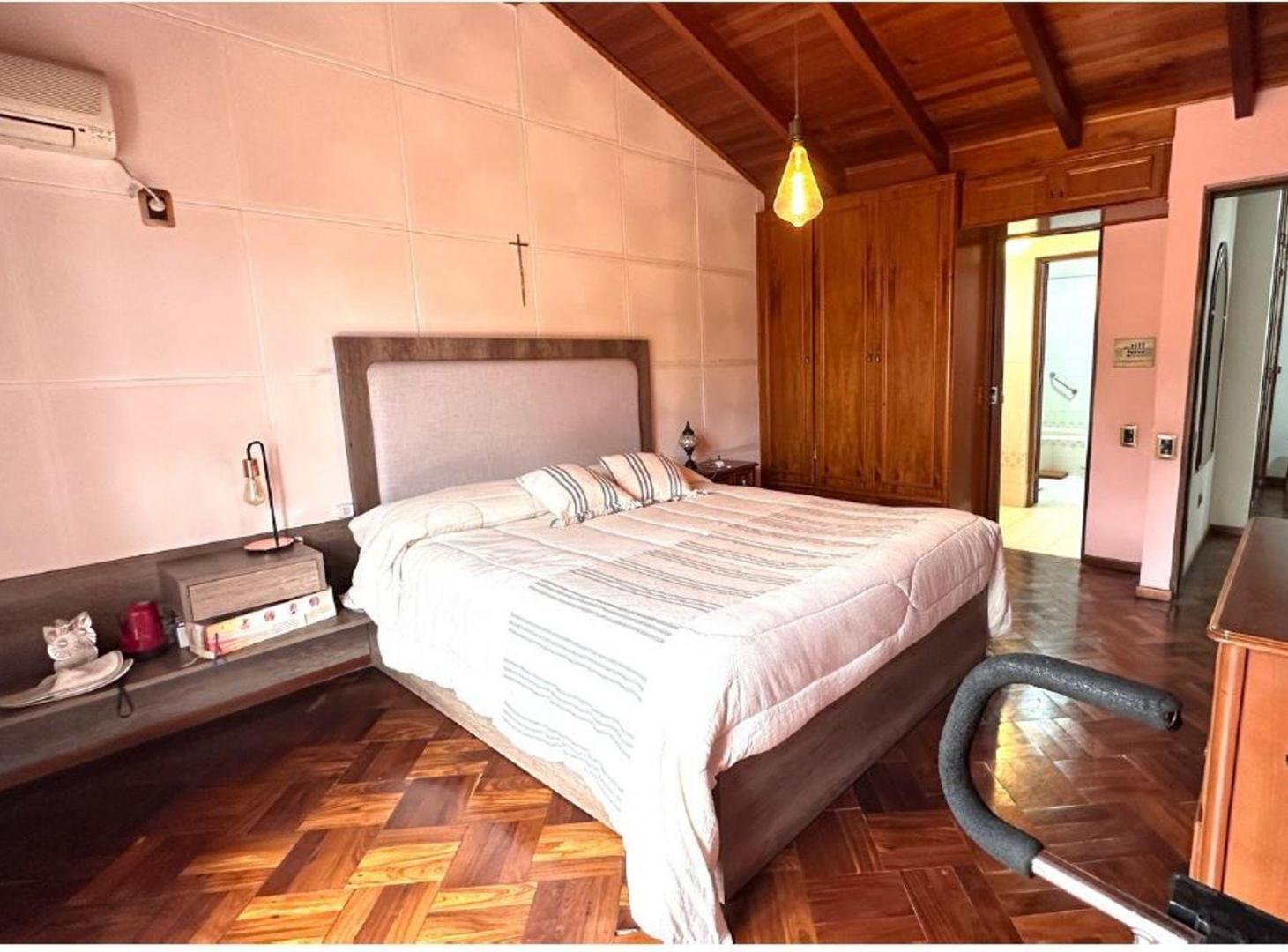 Foto de Casa de categoría con pileta y quincho - San Luis, imagen 5