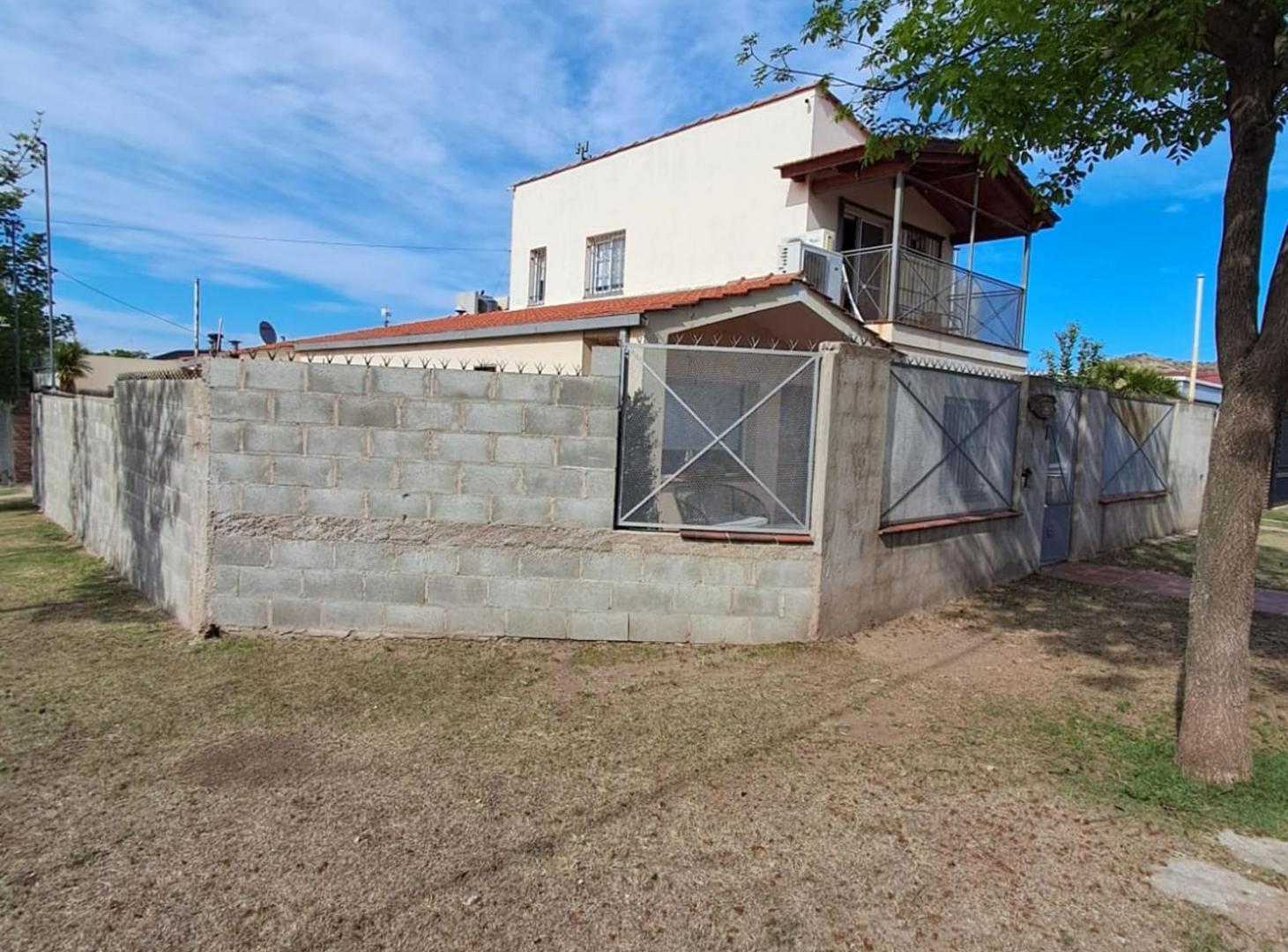 Foto de CASA EN VENTA 4 AMBIENTES CON PILETA EN JUNA KOSLA, imagen 3