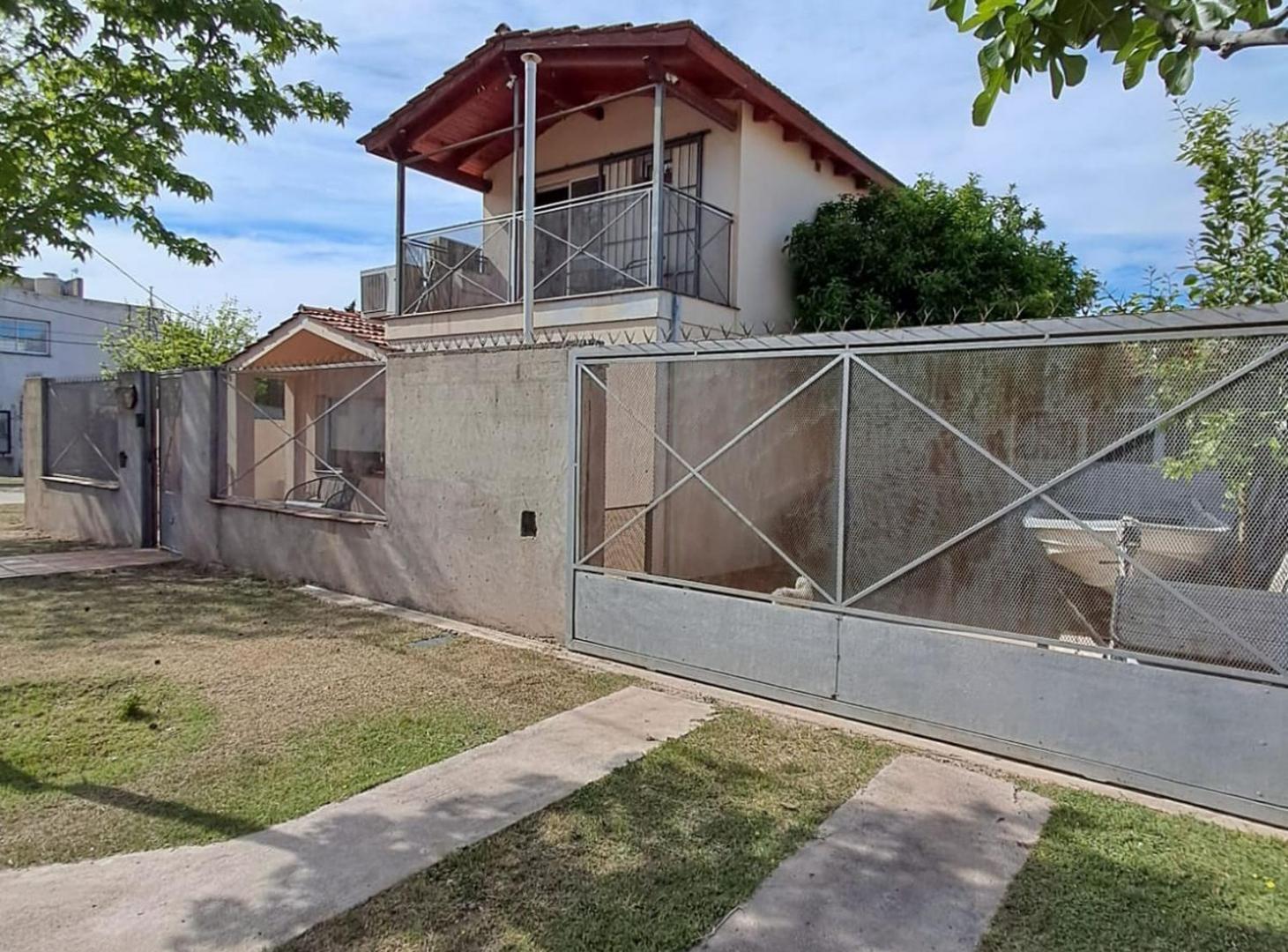 Foto de CASA EN VENTA 4 AMBIENTES CON PILETA EN JUNA KOSLA, imagen 2