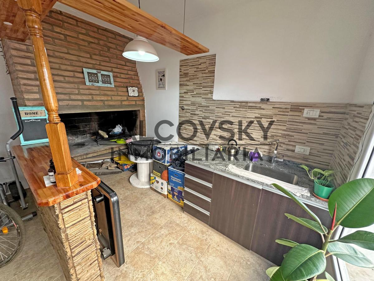Amplia Casa en Venta de 4 Dorm. Quincho Puerto Madryn 4