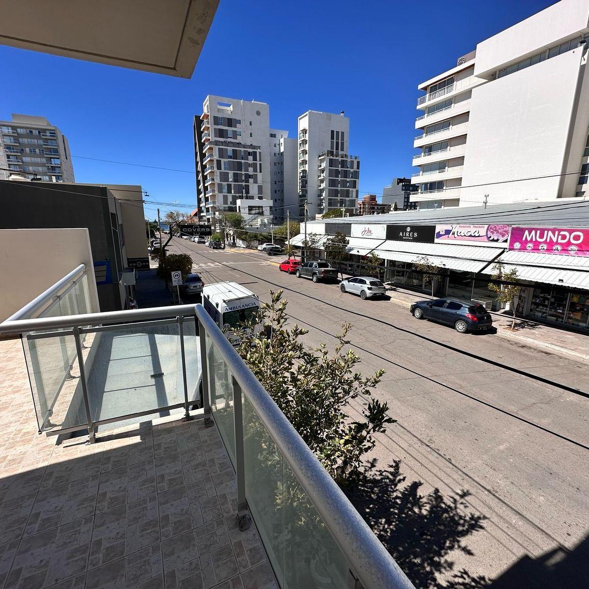 Departamento en Venta de 2 Dorm. a 2 Cuadras de La Playa! 3
