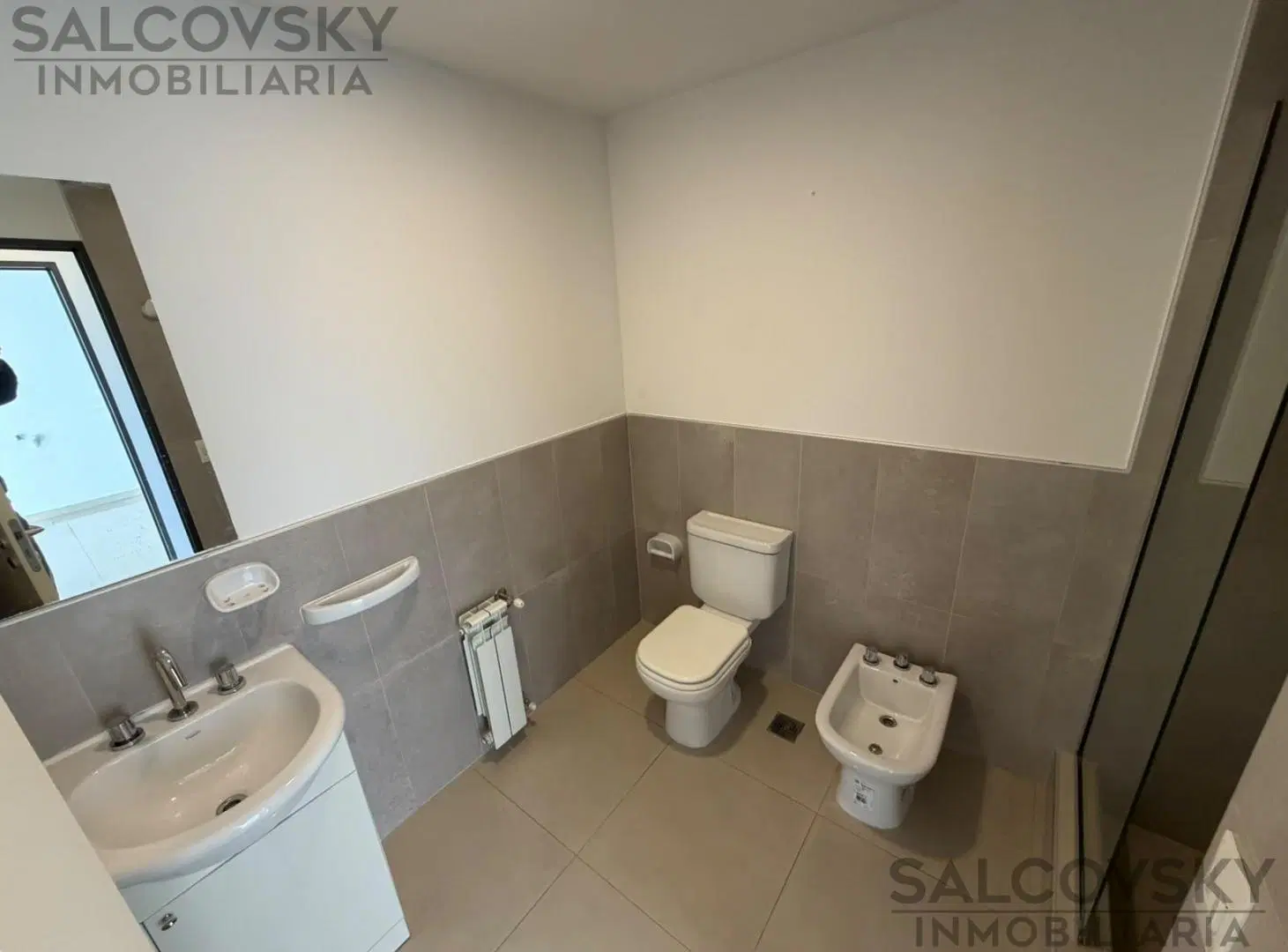 Departamento en alquiler de 1 dormitorio a una cuadra y 1/2 de la Playa! en Puerto Madryn 3