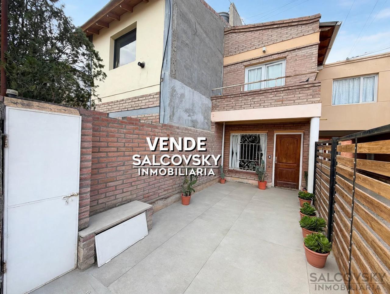 Casa Duplex en venta de 3 dormitorios en Puerto Madryn