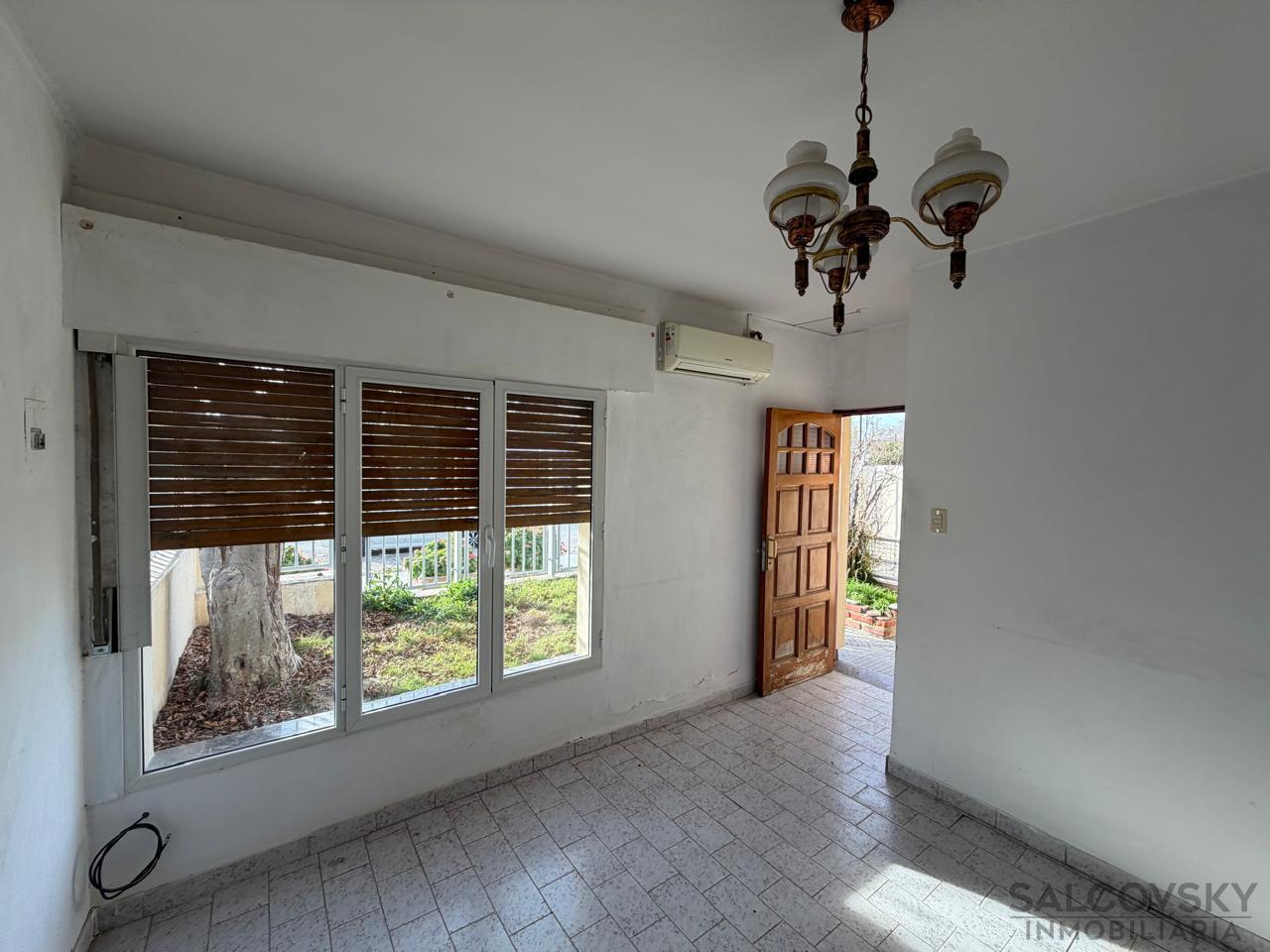 Foto de Casa en venta de 3 dormitorios quincho con parrilla y depósito, imagen 2
