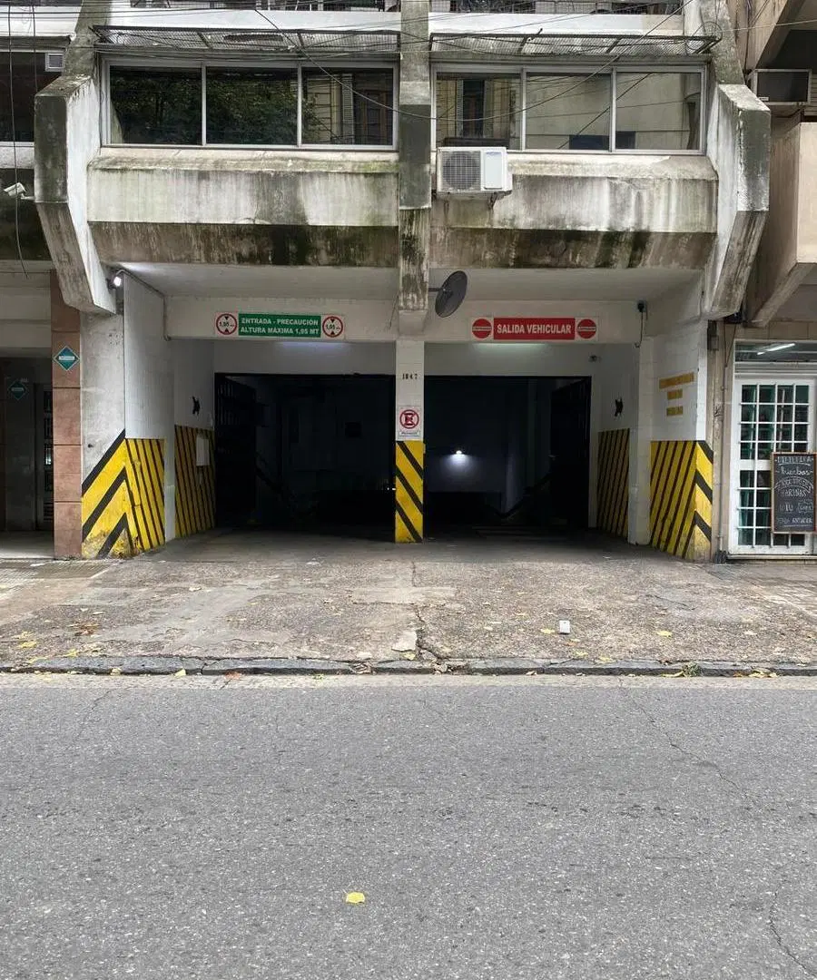 VENTA COCHERA RIOJA 1847 CENTRO ROSARIO APTA VEHICULOS GRANDES 2